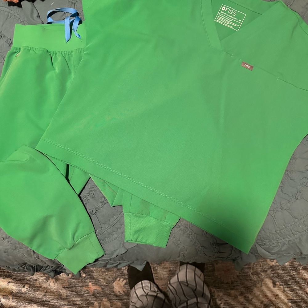 Figs Vibrant Green Medical Scrubs